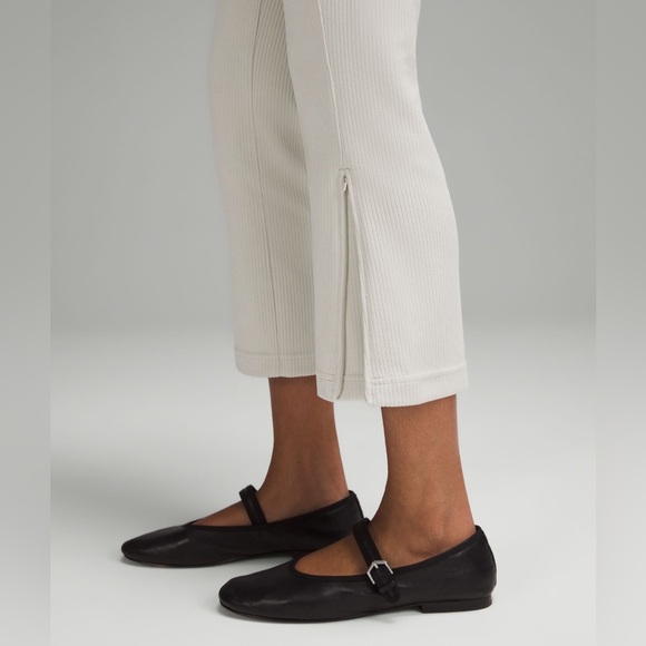 NWT- Lululemon Ribbed Softstreme Zip-Leg HR Crop 25" in white, size 10. - Picture 3 of 10